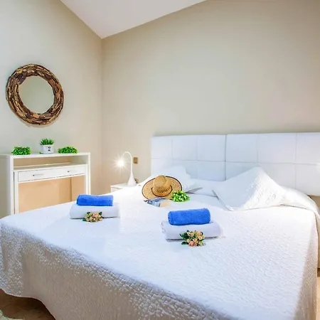 Field Dreams Villa *